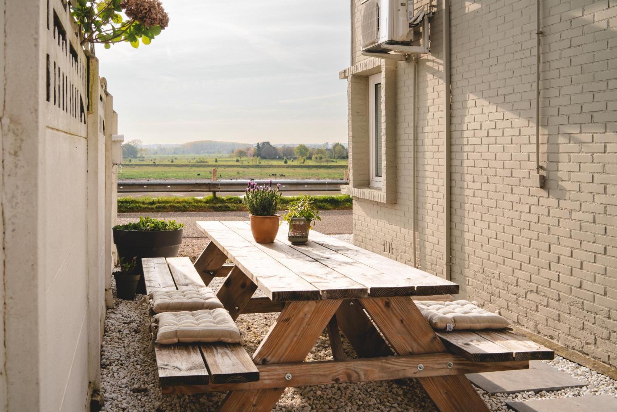 Maas Suites - The River House With Private Sauna Lanaken Exteriör bild